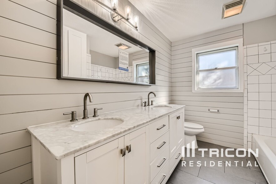 Building Photo - 506 Canyon Ridge Dr
