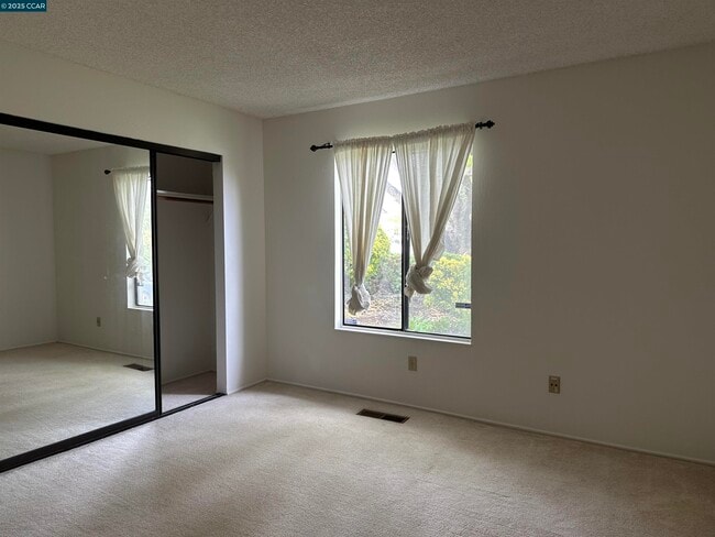 Building Photo - 224 Lasso Cir