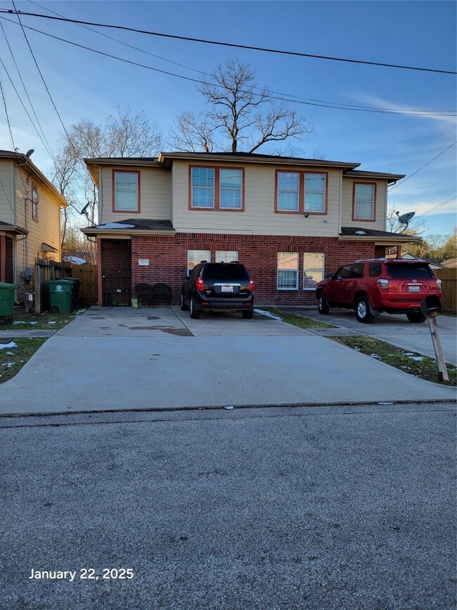 Primary Photo - 4732 Clover St