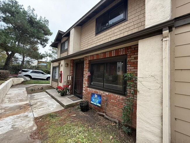 Building Photo - 2BR/1.5BA Condo in ALPINE available w/ 2 assigned parking spots!