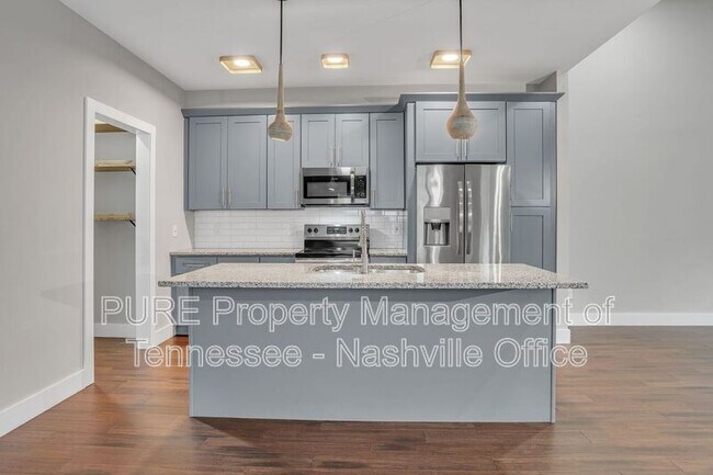 Building Photo - 3212A Lincoln Ave