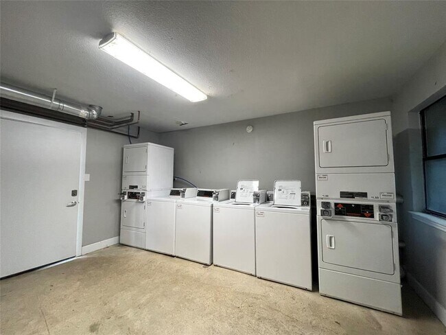 Building Photo - 1404 Norwalk Ln