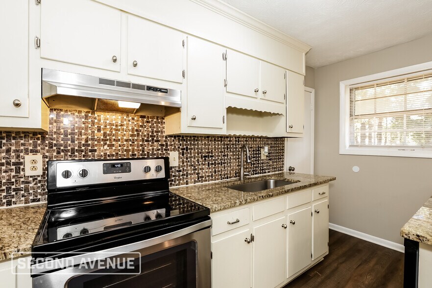 Building Photo - 2053 Chestnut Log Dr