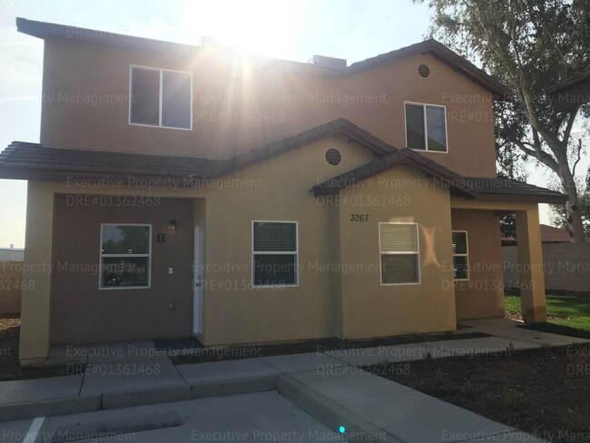 Building Photo - Bluehorse Townhomes