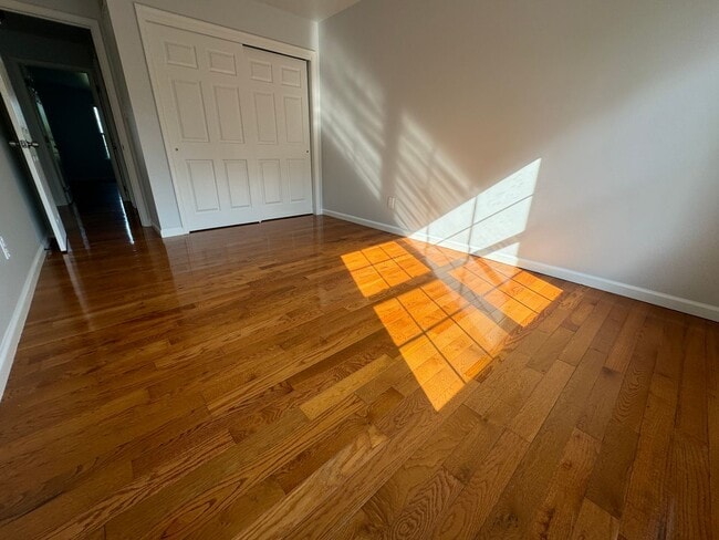 Building Photo - THREE BEDROOM  w Finished Basement- PARKLA...