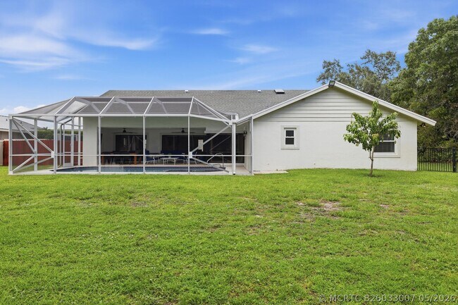 Building Photo - 15600 Rolling Meadows Cir