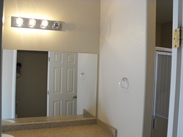 Building Photo - Spacious Henderson townhouse featuring   3 bedrooms PLUS 2 car garage.