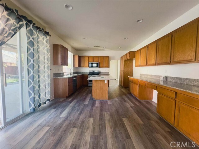 Building Photo - 35631 Date Palm St