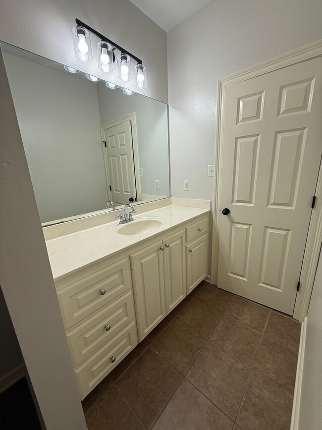 Building Photo - 3BD 2BA House on Nicholson Lakes Subdivision
