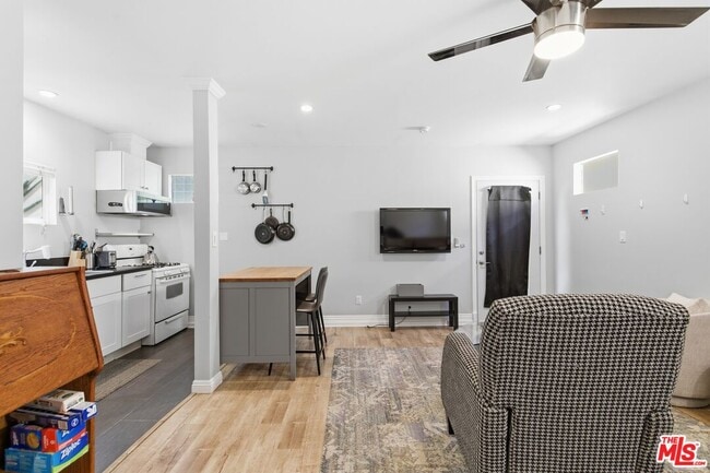 Building Photo - 4276 Kenyon Ave