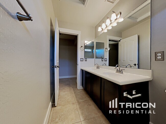 Building Photo - 32763 N Quarry Hills Dr