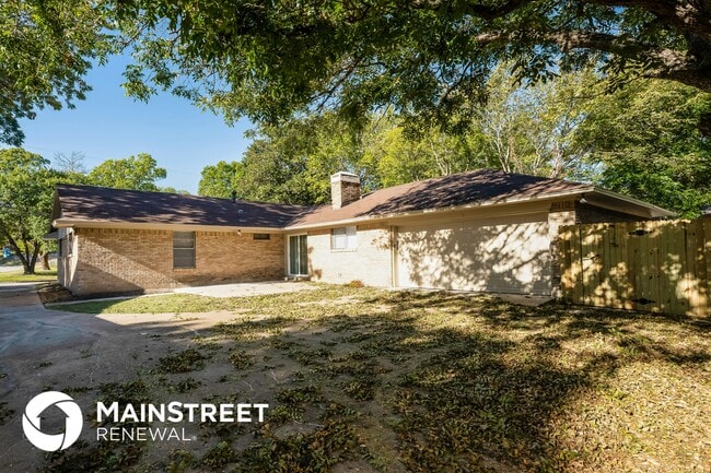 Building Photo - 217 Woodhaven Dr