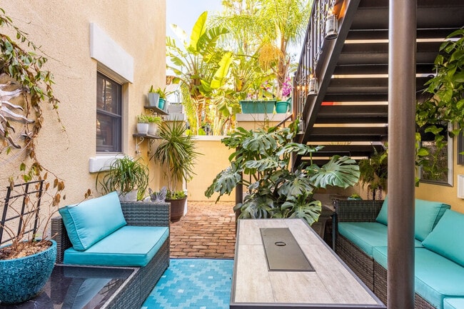 Building Photo - 509 S Willow Ave