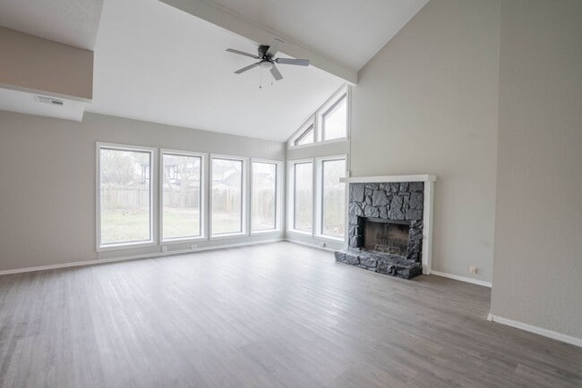 Building Photo - Gorgeous 3 Bedroom Remodel, BA Schools!