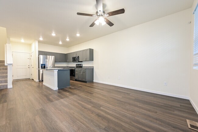 Building Photo - 13447 Oneida Ln