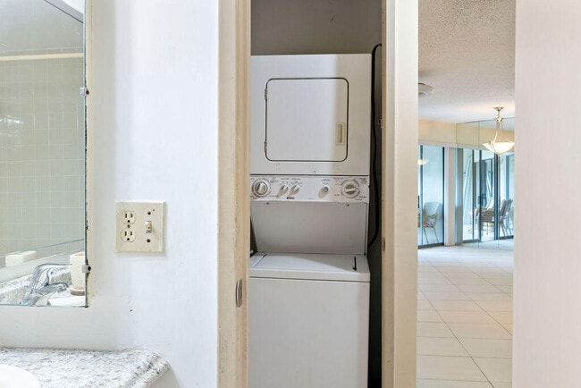 Building Photo - 5701 Camino Del Sol