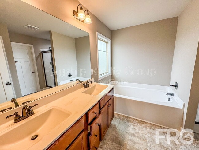 Building Photo - 419 Planters Ridge Dr