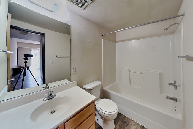 Building Photo - 215 Stanton Ave