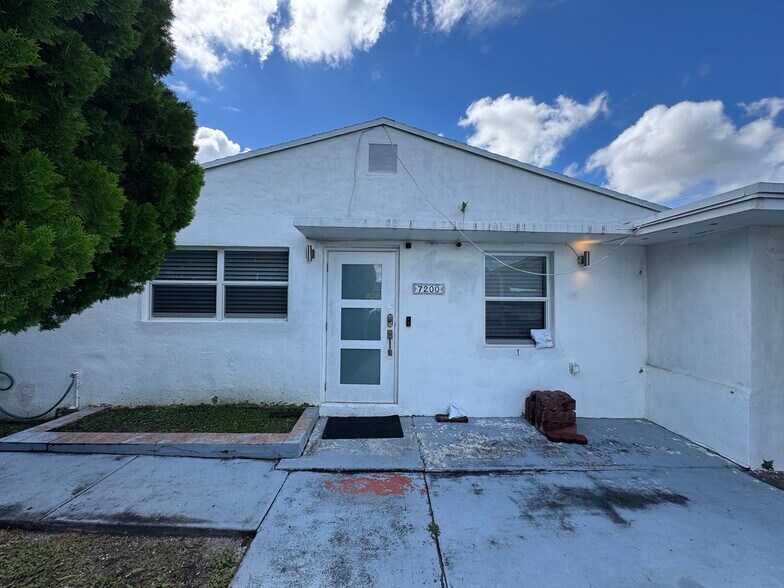 Primary Photo - 7200 SW 4th St