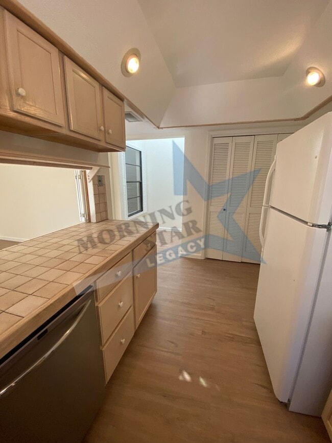 Building Photo - 2 bed, 2 bath w/new flooring throughout!