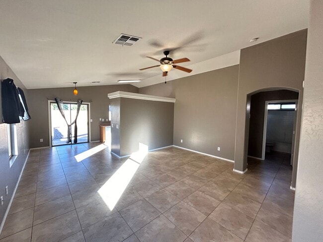 Building Photo - 3 bedroom 2 bathroom home in Maricopa