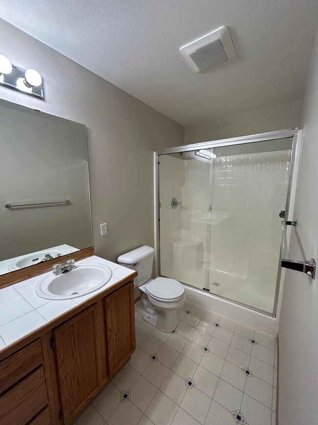 Building Photo - Cute & Cozy 3 bedroom 2 bath house in Gleneagle neighborhood with Beautiful Landscaping