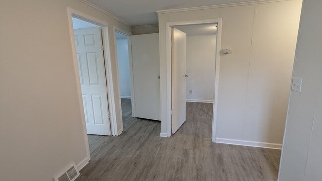 Building Photo - Charming 5-bedroom home located in the heart of Akron