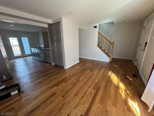 Building Photo - 87 Fairview Ave