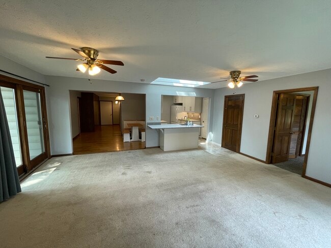 Building Photo - 140 Seneca Ln
