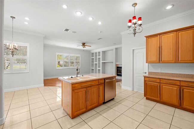 Building Photo - 3916 Valrico Grove Dr