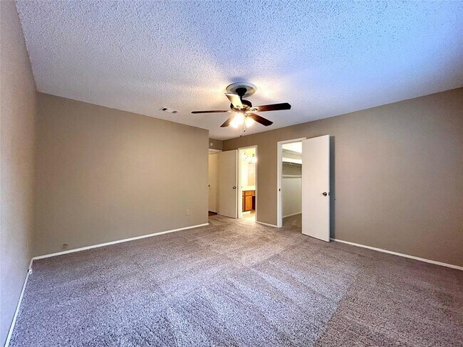 Building Photo - 7612 Islander Dr
