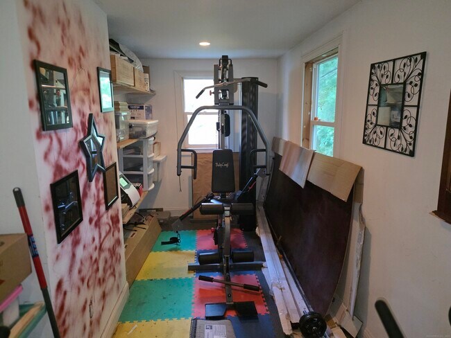 Building Photo - 913 Pleasant Valley Rd