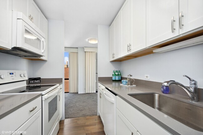 Building Photo - 345 W Fullerton Pkwy