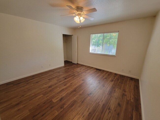 Building Photo - Two Story 3 Bedroom 2 Bath Condo in Chico for Rent!