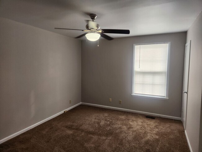 Building Photo - SPACIOUS RANCH!!! Close to Post