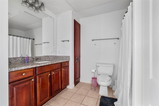 Building Photo - 7575 Kirby Dr