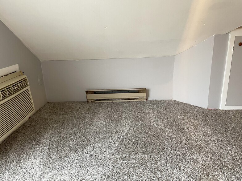 Building Photo - 906 West Ave