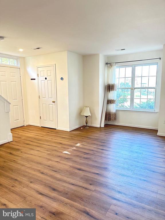 Building Photo - 20408 River Bank St