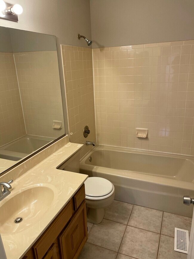 Building Photo - 1005 Pheasant Run Ln