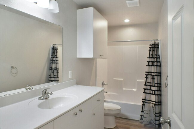Building Photo - 606 Ashland Ave