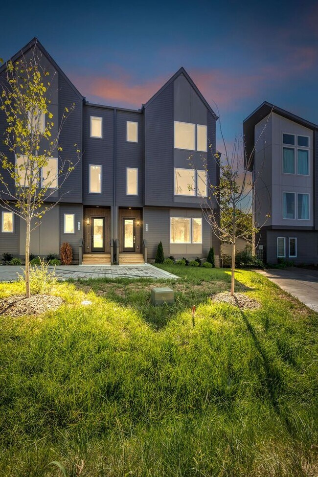 Building Photo - Amazing New Construction in North Nashville!