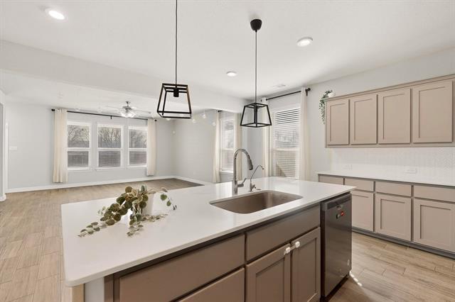 Building Photo - 625 Hogan Dr