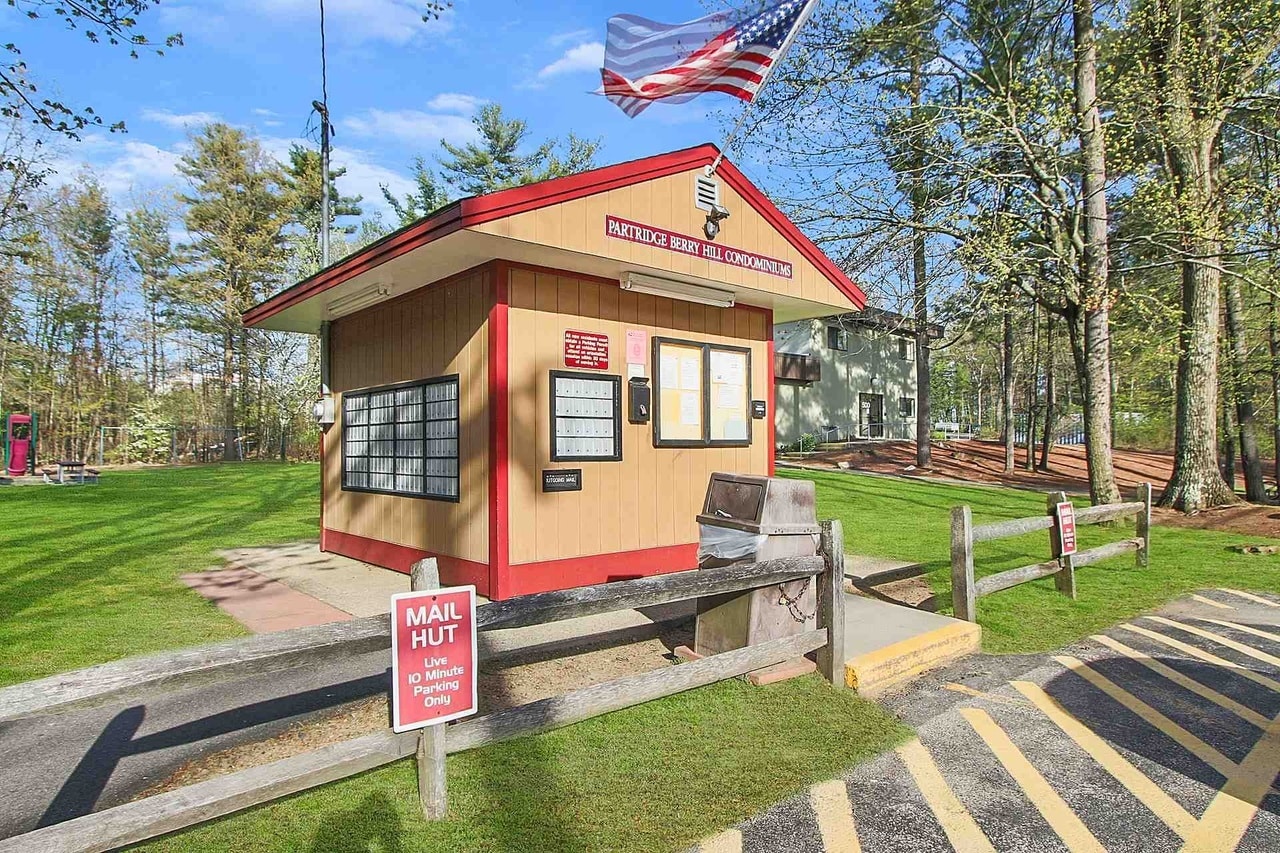 Building Photo - 9 Strawberry Bank Rd