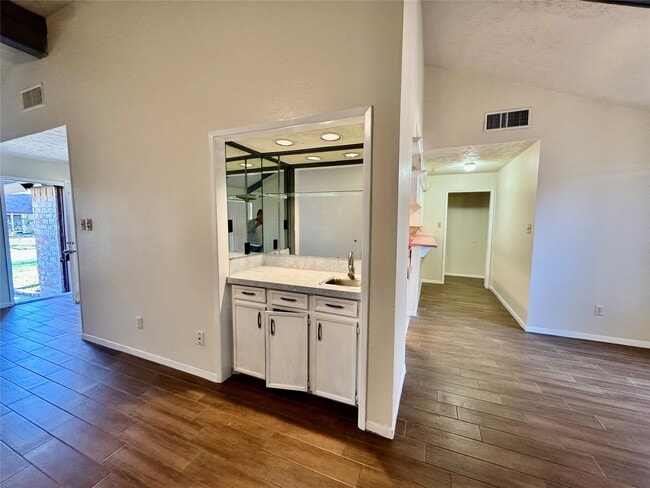 Building Photo - 10131 Sagedale Dr