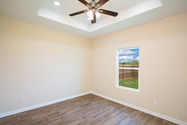 Building Photo - 1010 Escondido Ln E
