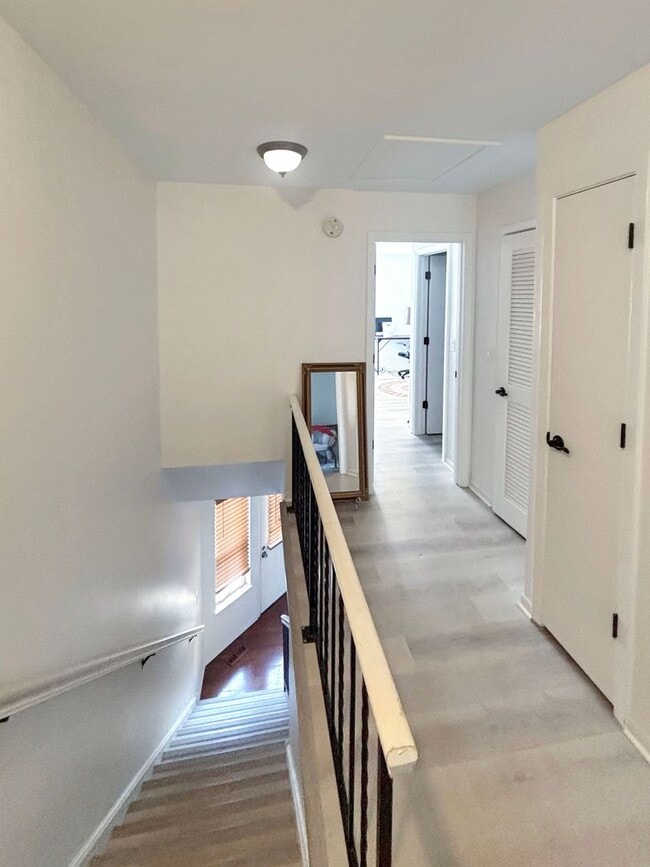 Building Photo - Updated 2-Bed, 2.5-Bath Townhome with Mode...