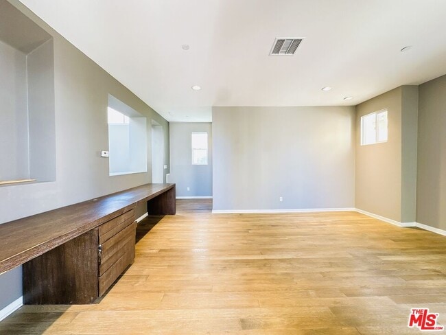 Building Photo - 6581 S Seabluff Dr