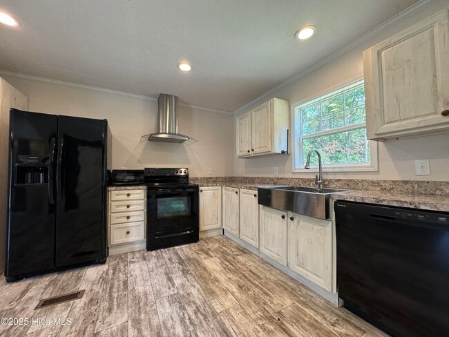 Building Photo - 162 Sandy Creek Dr