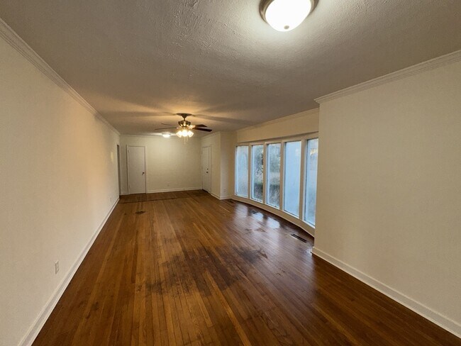 Building Photo - 3147 Shirley Dr