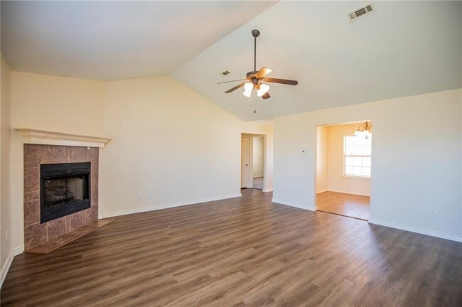 Building Photo - 541 Tamarron Dr